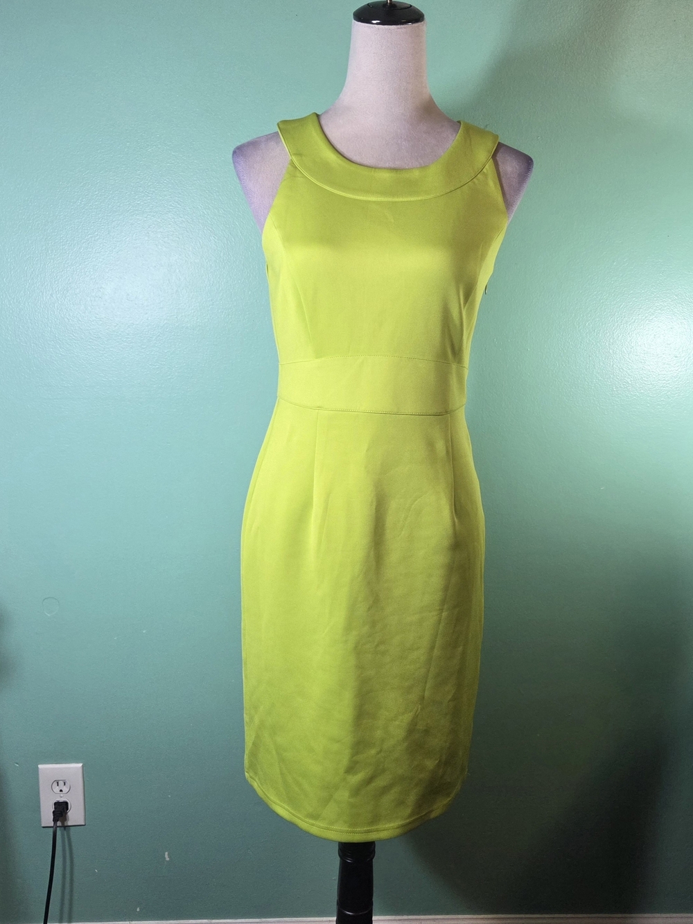 Spense Sleeveless Lime Sheath Dress Size 4  NWT
